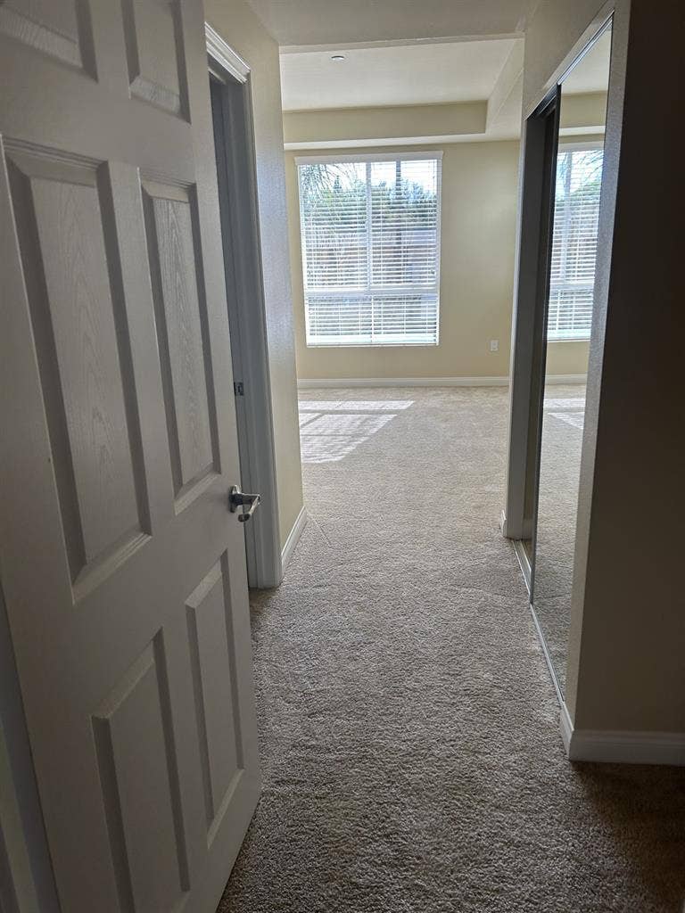 Lovely large private room + bath