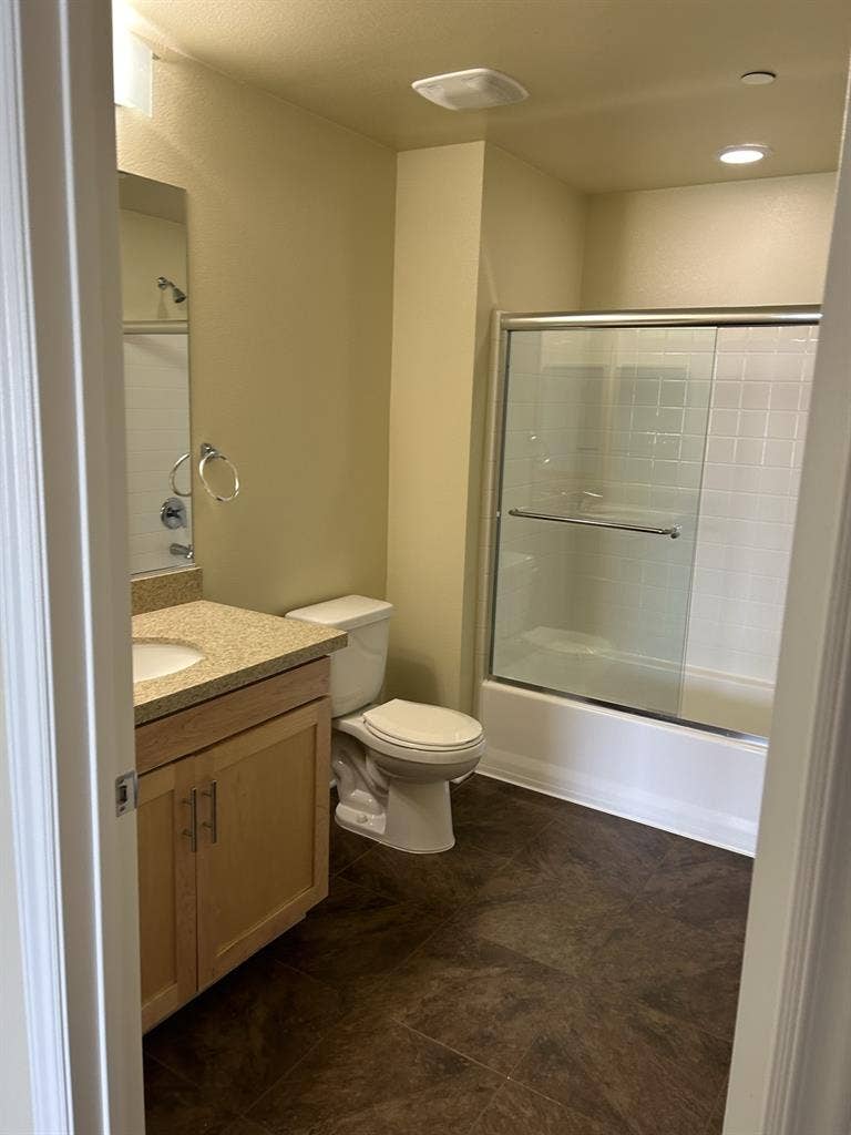 Lovely large private room + bath
