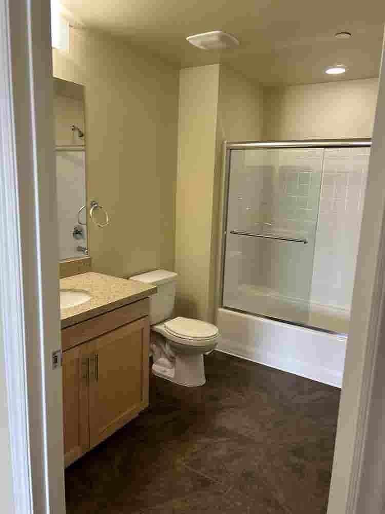 Lovely large private room + bath