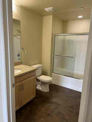 Lovely large private room + bath