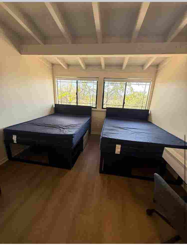 Urgently looking for a roomate