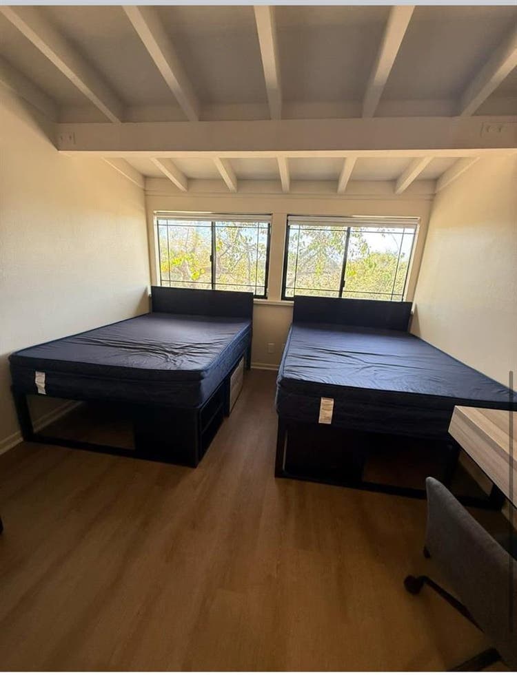 Urgently looking for a roomate