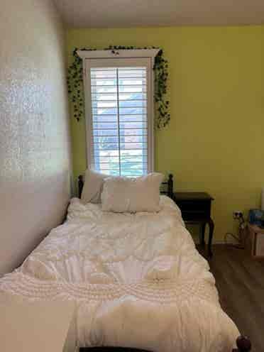🏡 Fully furnished Shared Room