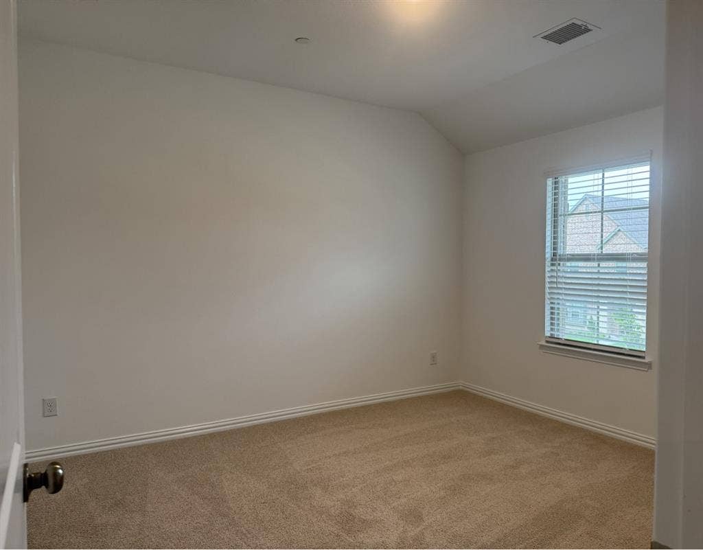 Room for share - Grand Prairie, TX