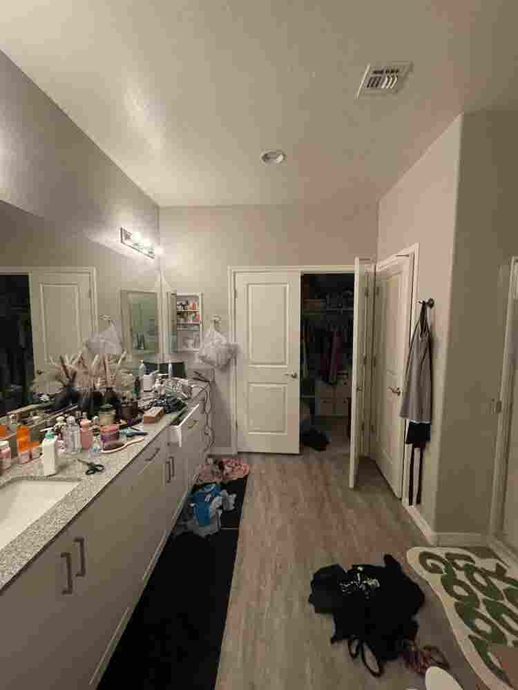 ✨
Master bedroom available ✨
