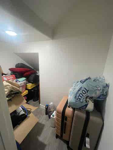 ✨
Master bedroom available ✨