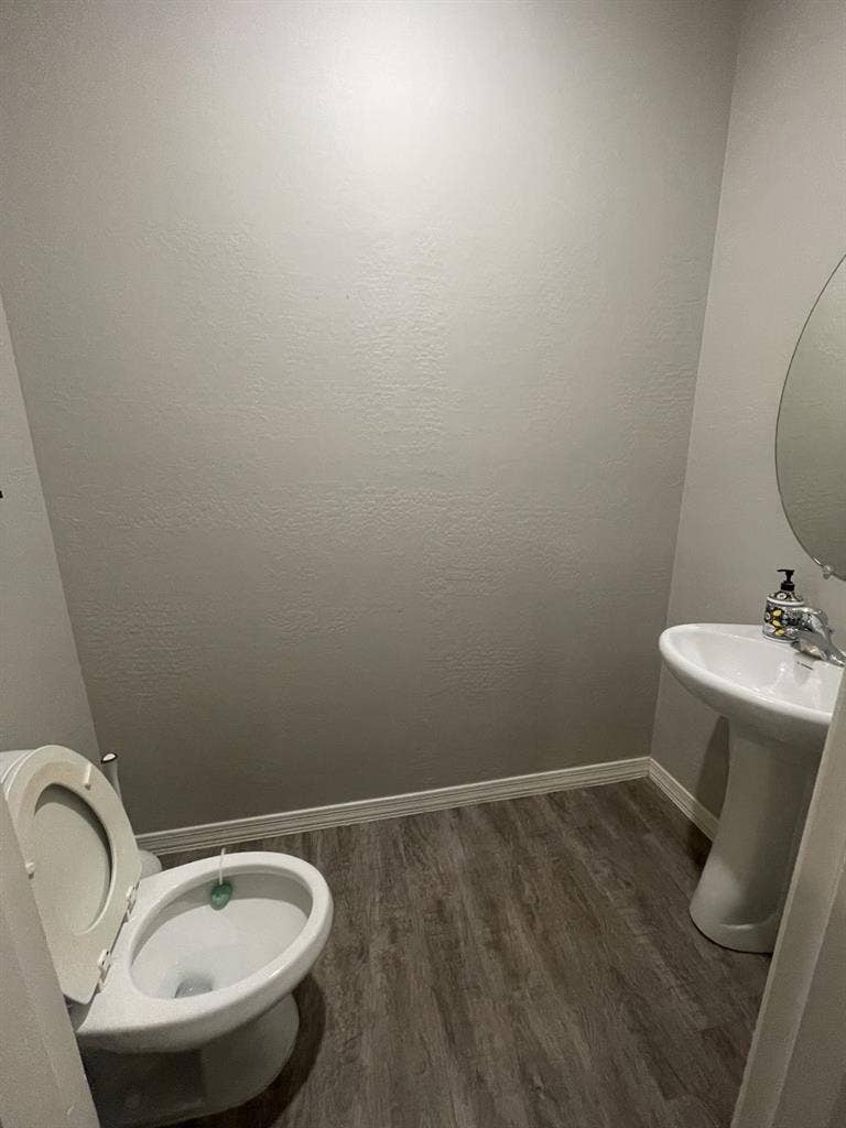 ✨
Master bedroom available ✨