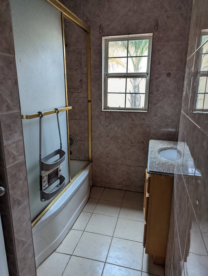 Looking for a roommate in NOHO