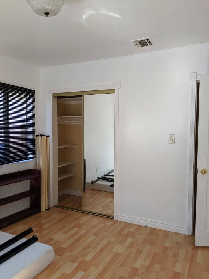 Looking for a roommate in NOHO