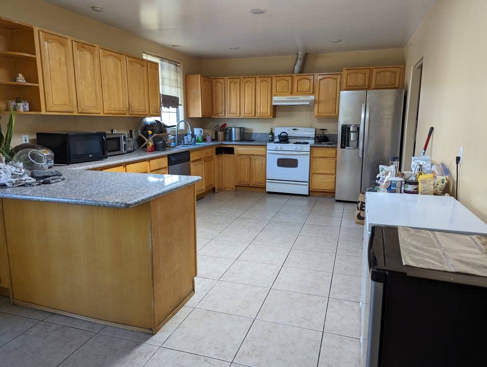 Looking for a roommate in NOHO