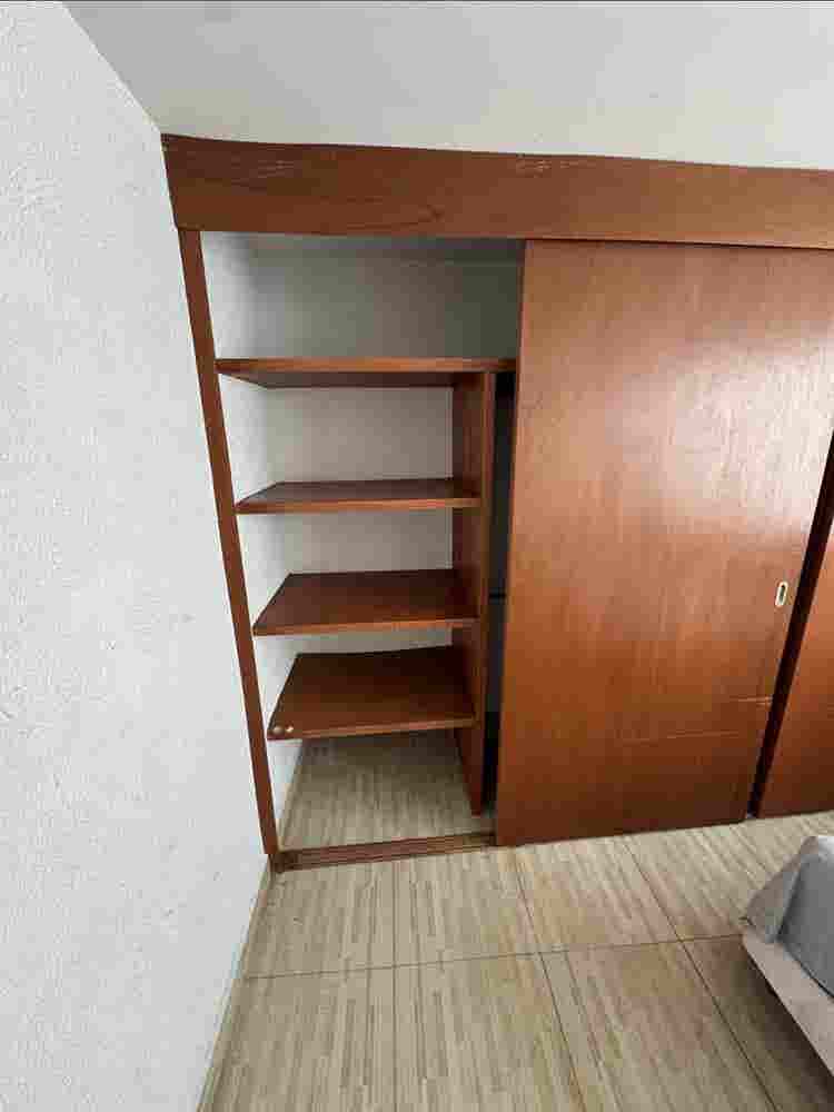 Habitación semiamueblada