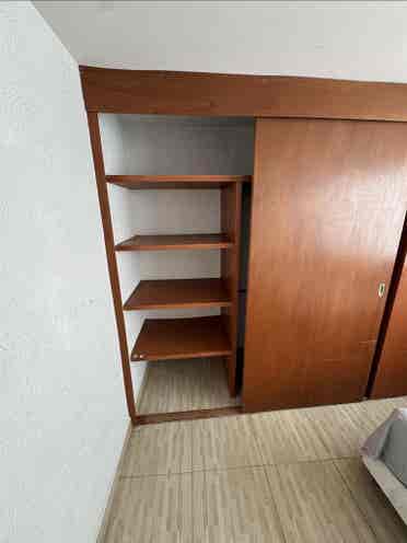 Habitación semiamueblada
