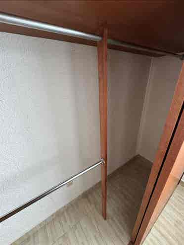 Habitación semiamueblada