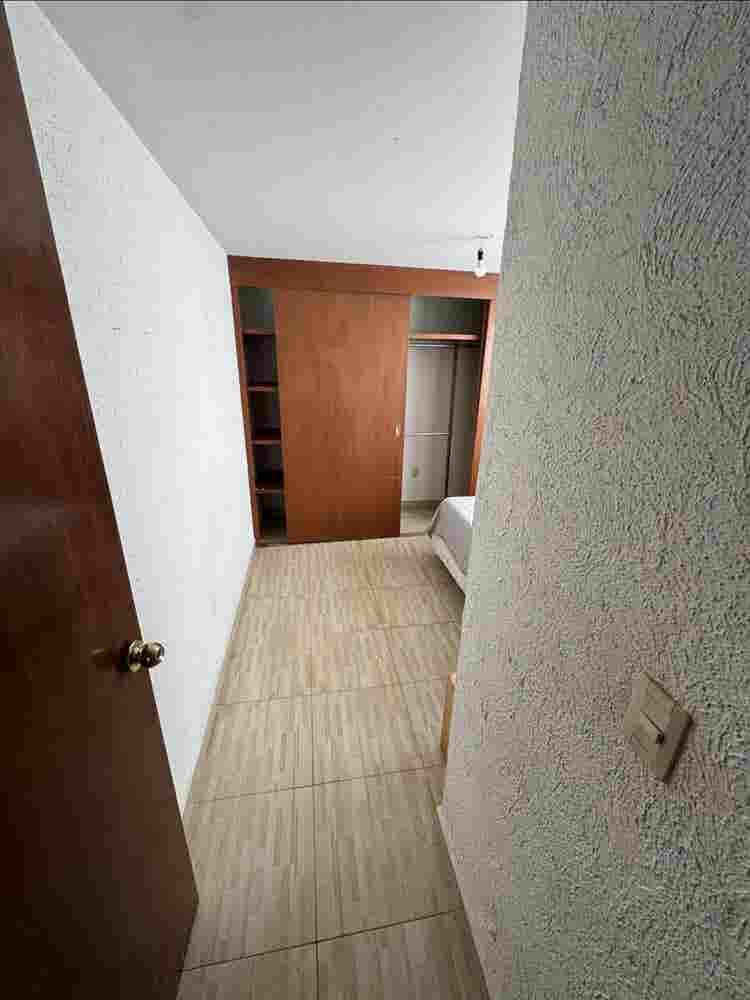 Habitación semiamueblada