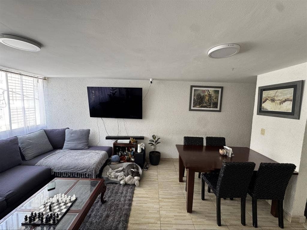 Habitación semiamueblada