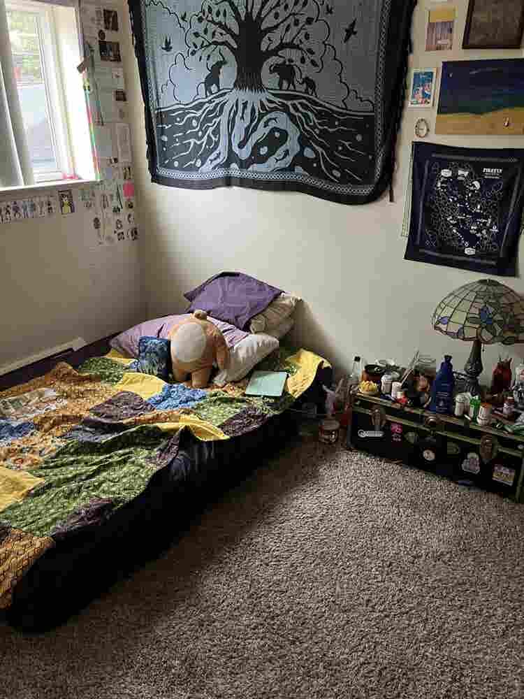 Looking for roommate October 1