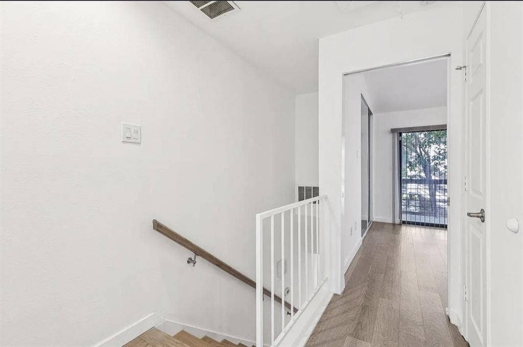 Condo with private bathroom for ren