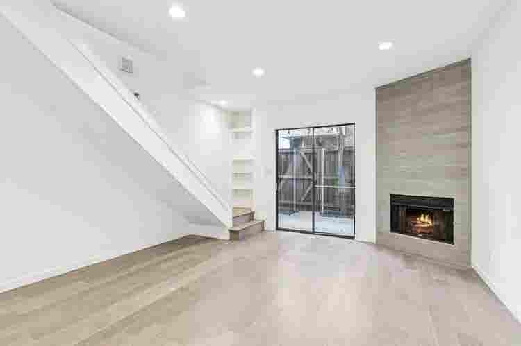 Condo with private bathroom for ren