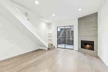 Condo with private bathroom for ren