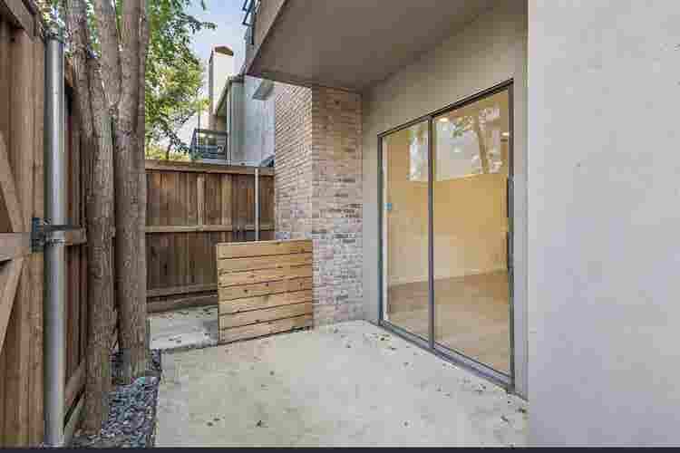 Condo with private bathroom for ren
