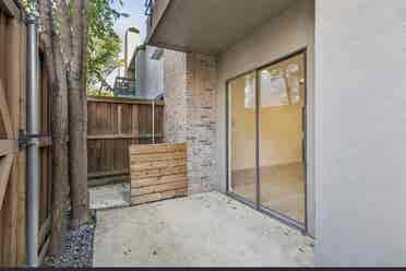 Condo with private bathroom for ren