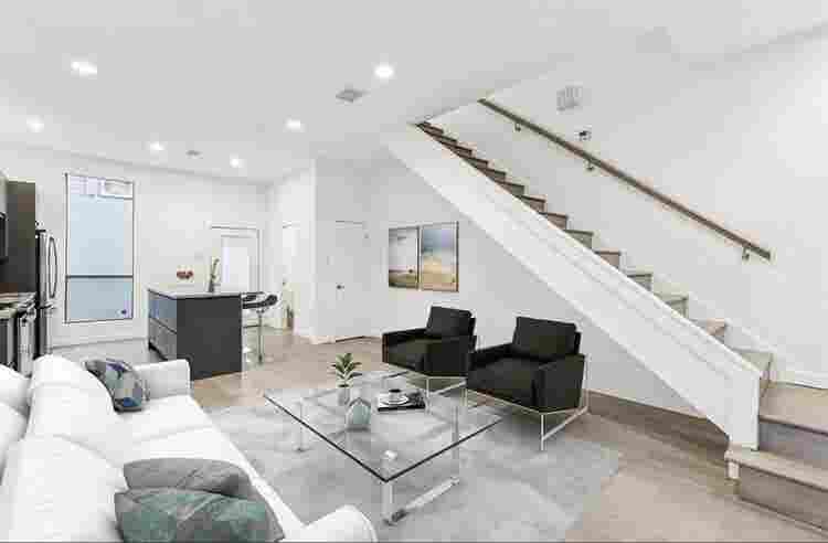 Condo with private bathroom for ren