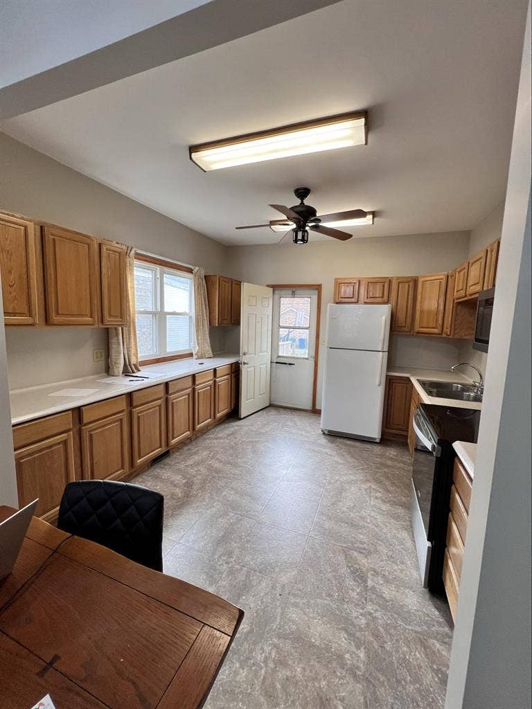 1Bed & Shared Bathroom