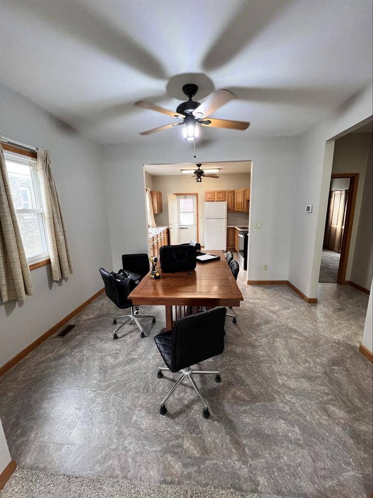 1Bed & Shared Bathroom