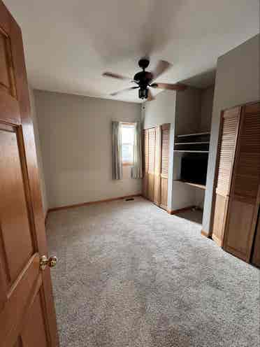 1Bed & Shared Bathroom