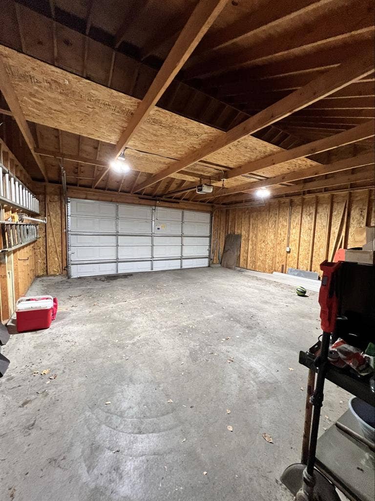 1Bed & Shared Bathroom