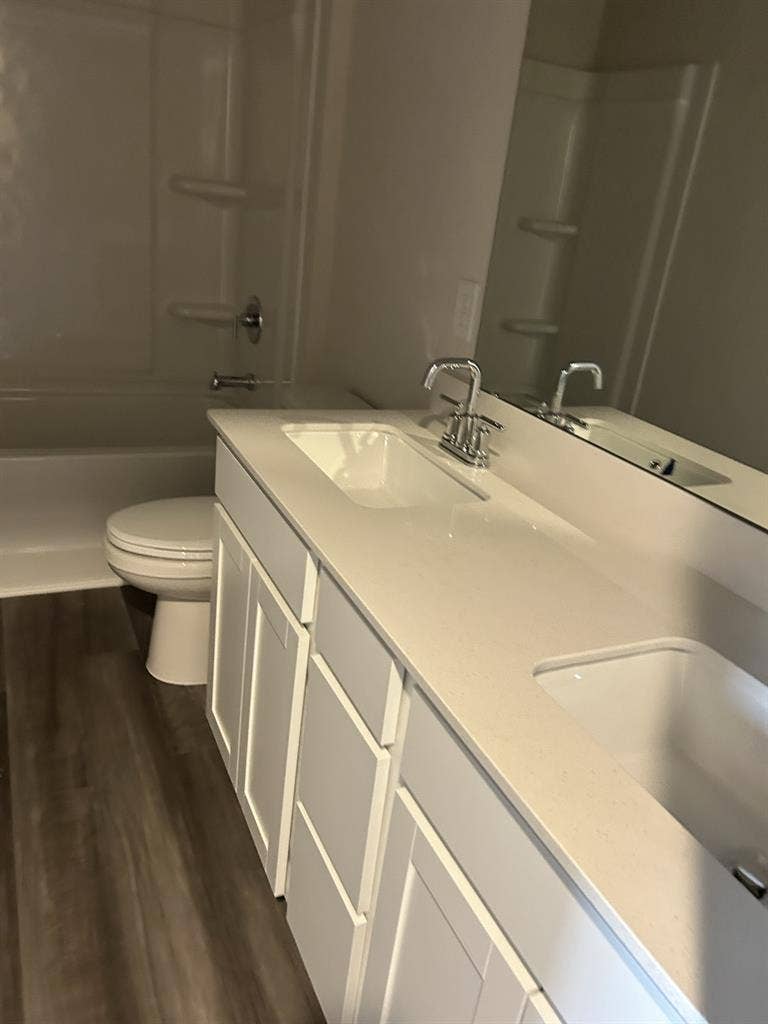 Room for rent in townhouse