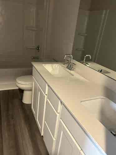 Room for rent in townhouse