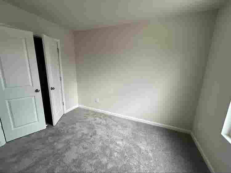 2 rooms 
for rent in new townhouse