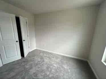 Room for rent in townhouse