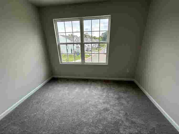 2 rooms 
for rent in new townhouse