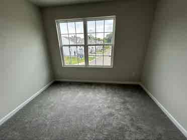 Room for rent in townhouse