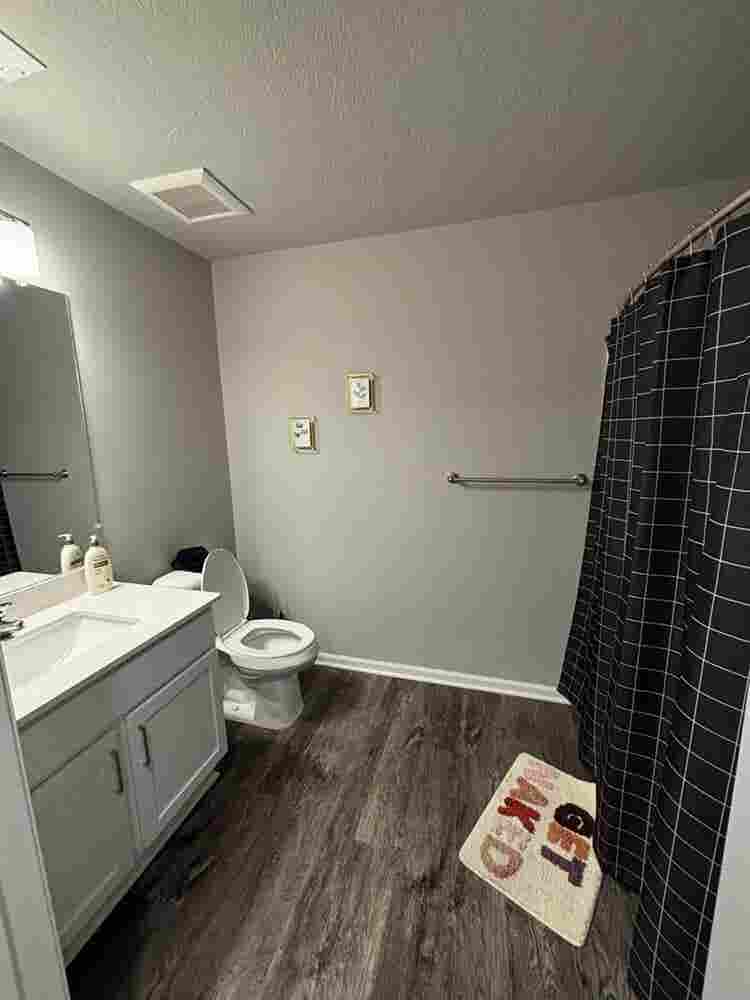 Need roommate!!