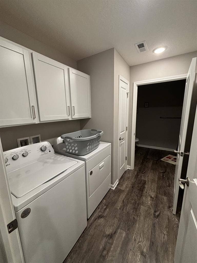 Need roommate!!
