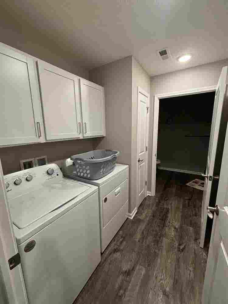 Need roommate!!