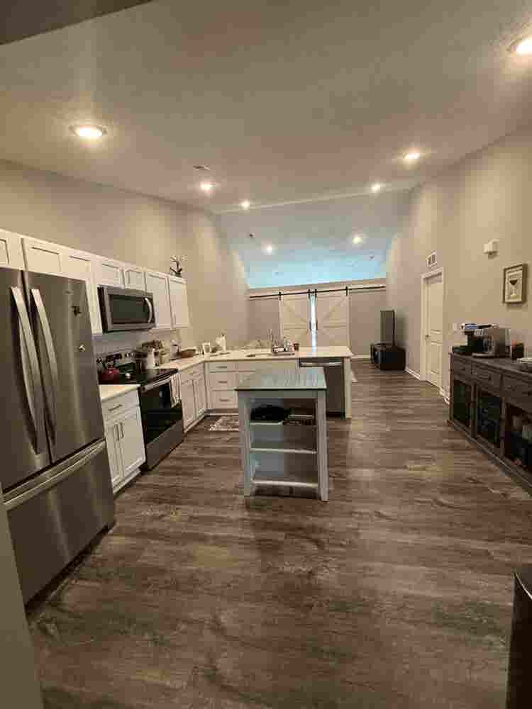 Need roommate!!