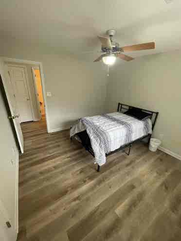 Find Roommate in Newnan