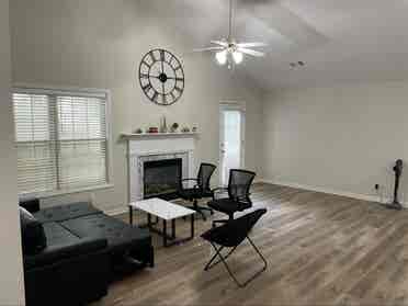 Find Roommate in Newnan