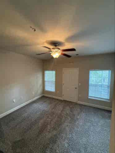 🏠 private room available