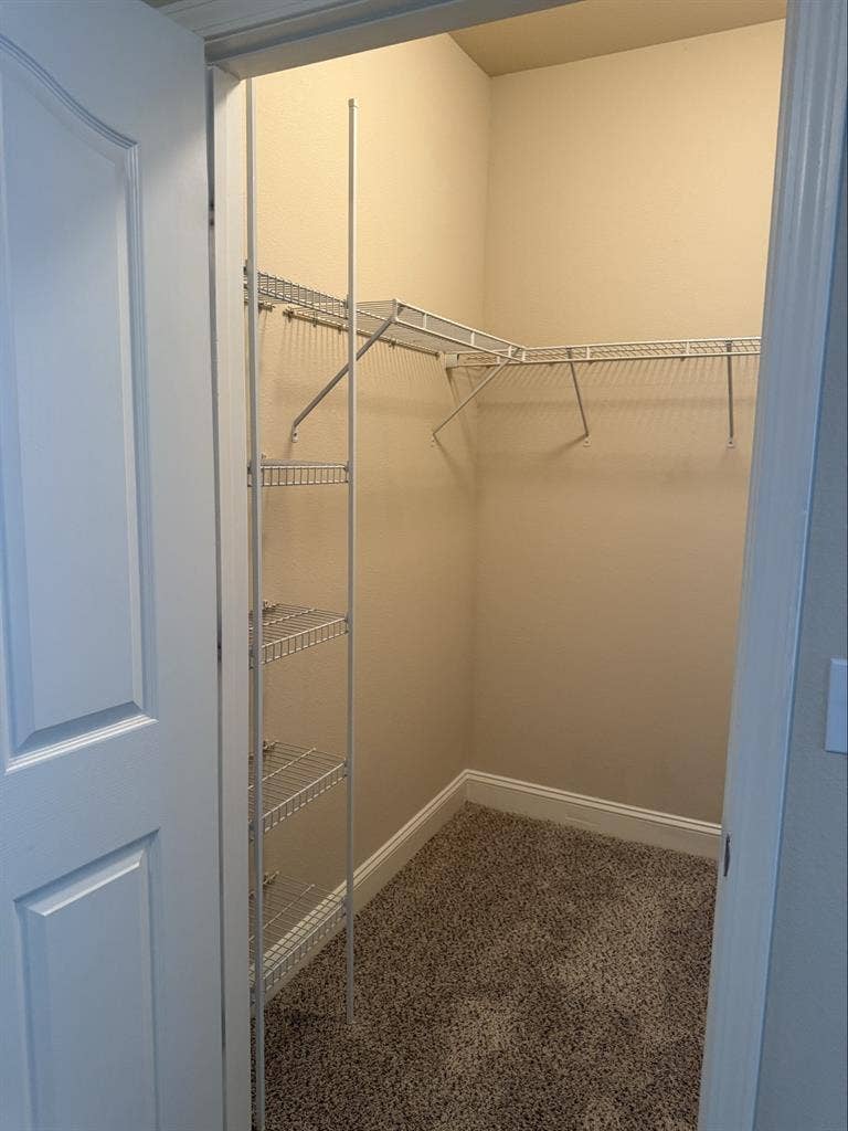 🏠 private room available