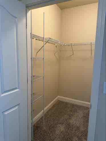 🏠 private room available