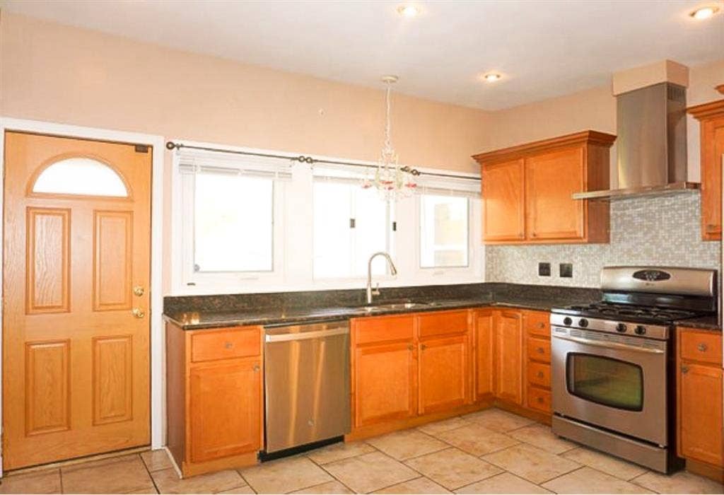 Cozy Room near Blue Line for Rent