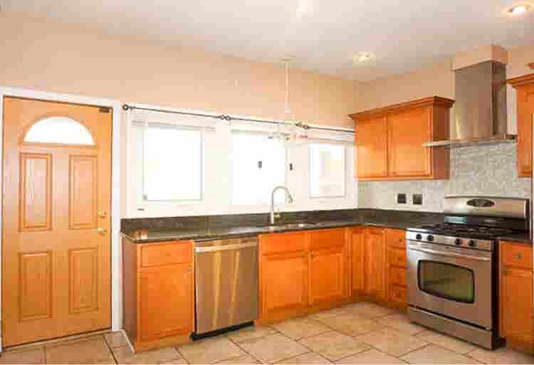 Cozy Room near Blue Line for Rent