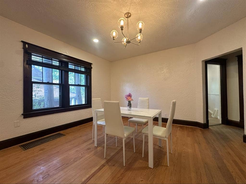 Furnished room in South Saint Louis