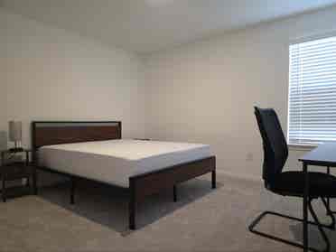 Room for rent. Close to Tesla.