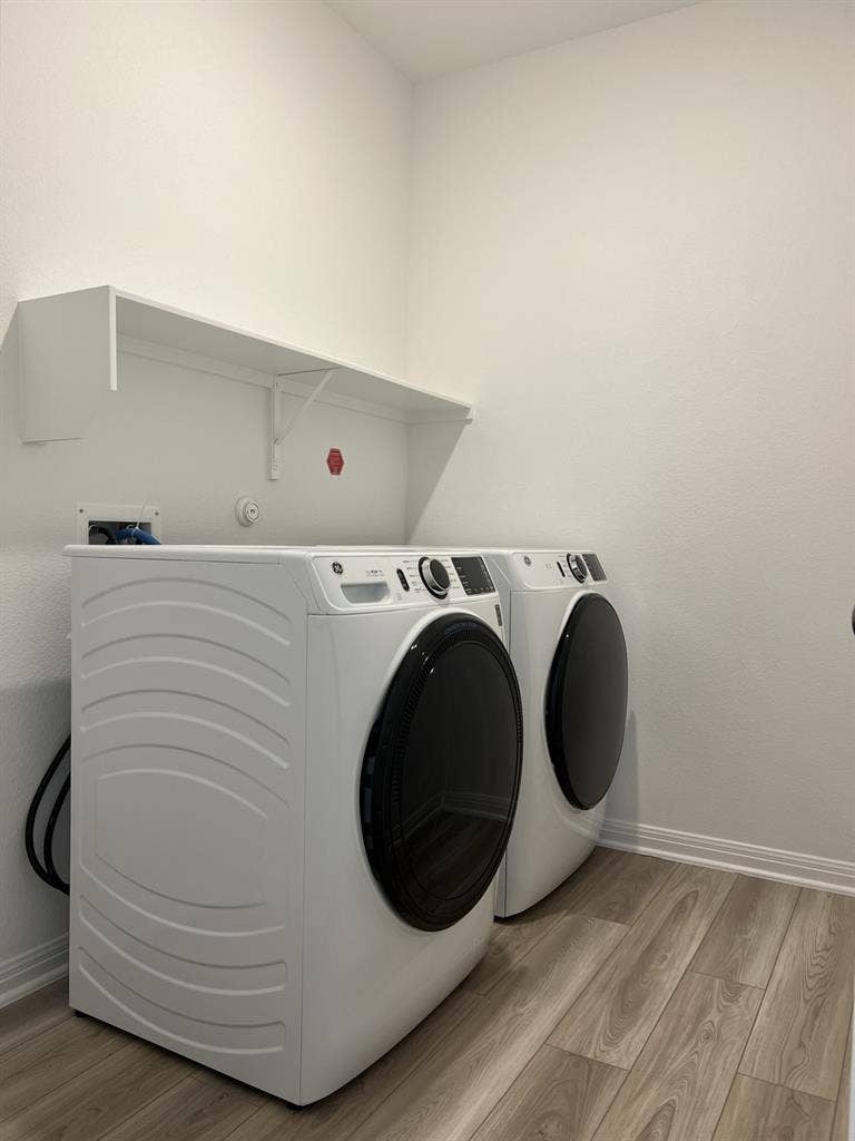 Room for rent. Close to Tesla.